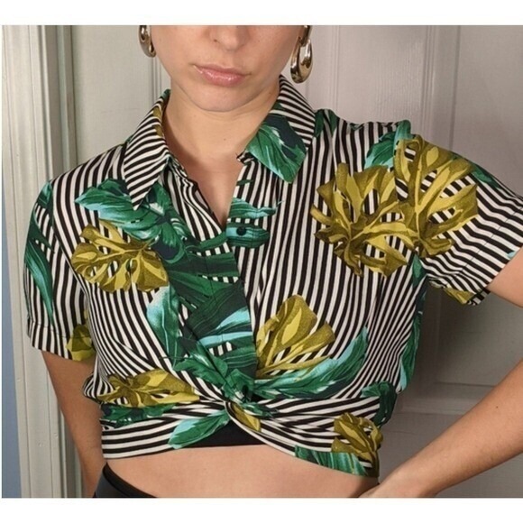 The Unbranded Brand Tops - JJ &Fairyland Striped Tropical Print Crop Top Short Sleeve Button Down  Size S